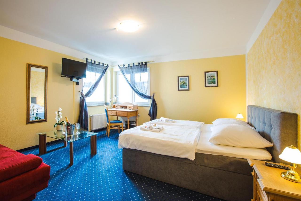 Hotel Altstadt Вассенберг Экстерьер фото