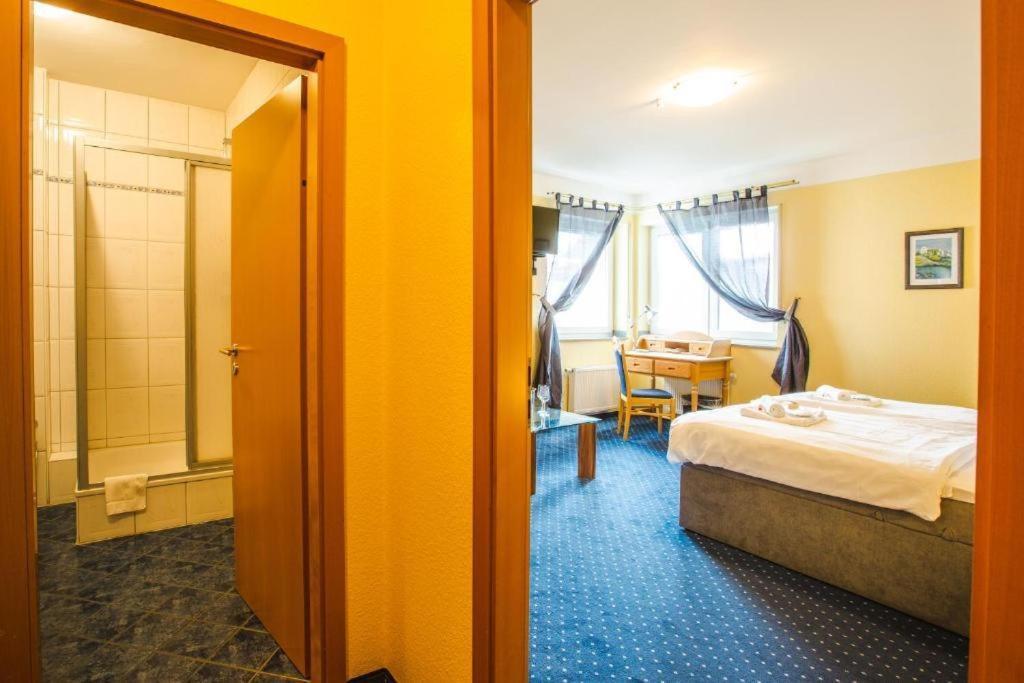 Hotel Altstadt Вассенберг Экстерьер фото
